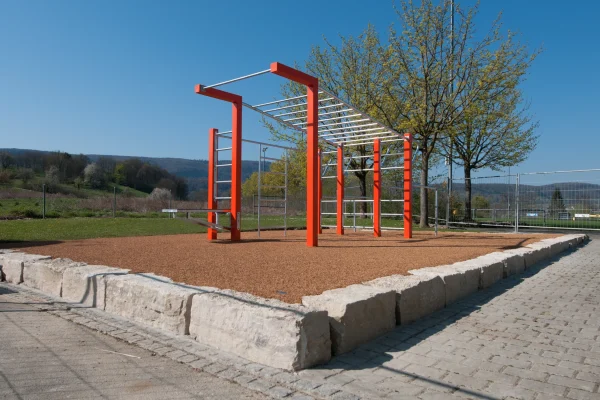 impianto-street-workout-therwil-vista-dinsieme-1 Vista d’insieme dell’impianto Street Workout a Therwil, BL.