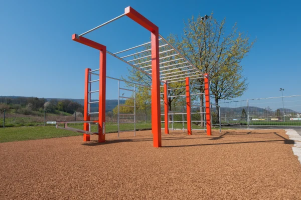impianto-street-workout-therwil-vista-dinsieme-2 Vista d’insieme dell’impianto Street Workout a Therwil, BL.