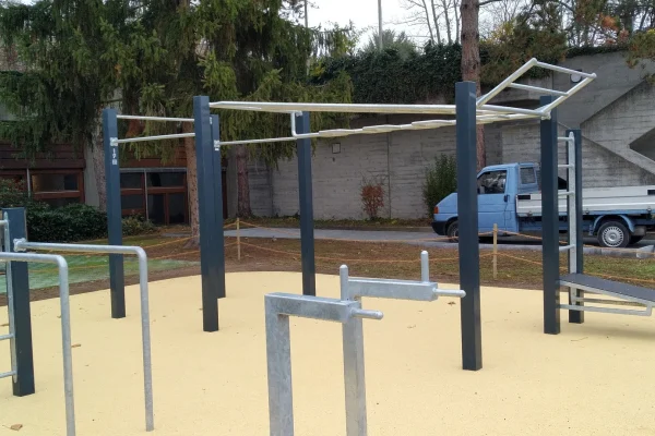 installation-de-street-workout-binningen-vue-détaillée Vue de l’installation de street workout à Binningen, BL.