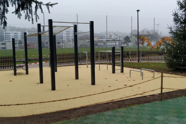 installation-de-street-workout-binningen-vue-panoramique Vue de l’installation de street workout à Binningen, BL.