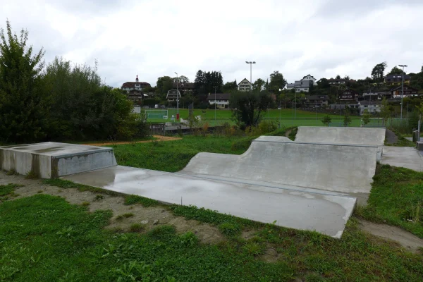 concrete-skatepark-thal-overview View of the concrete skatepark in Thal, SG.