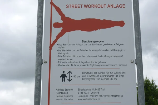 street-workout-thal-panneau-d-information Vue de l'installation de Street Workout à Thal, SG.