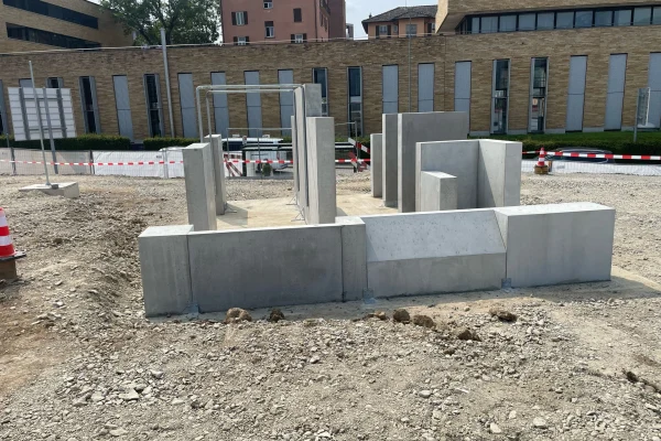 Aperçu des travaux de construction du nouveau parc de loisirs avec skatepark, installation de parkour et de street workout à Mendrisio.