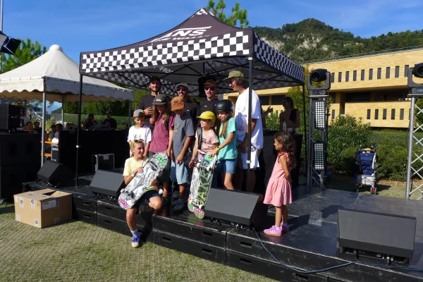 Impressions de l'inauguration du nouveau parc de loisirs avec skatepark, installation de parkour et de street workout à Mendrisio.