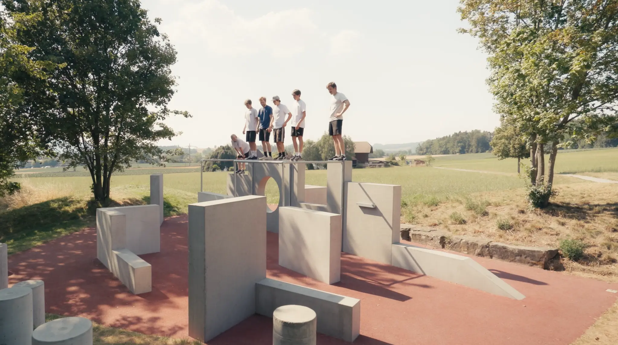 Eröffnung der neuen Parkour-Anlage in Rubigen mit Vertretern der Gemeinde, ParkourONE und Vertical Technik.